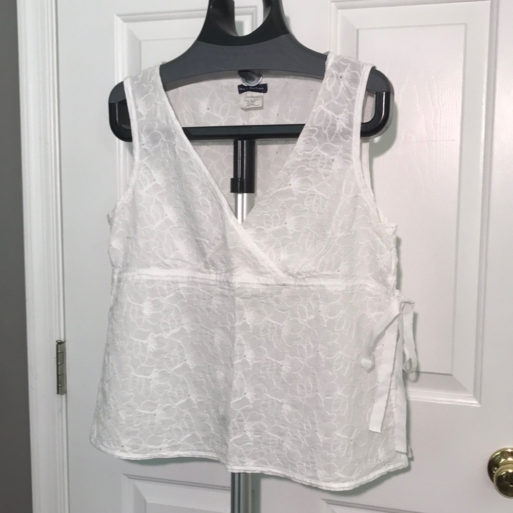 Max Edition L Sleeveless White Top w/ side slit and tie